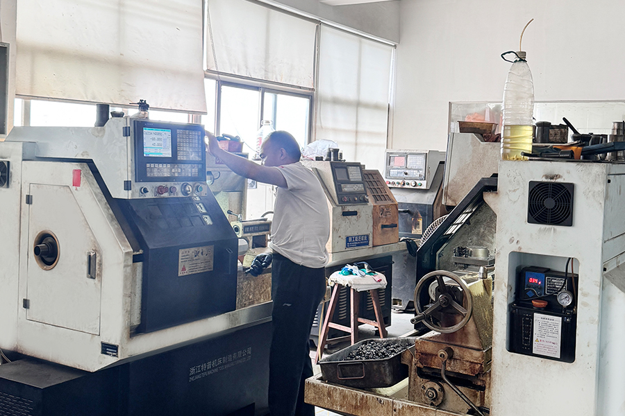 Токарный станок